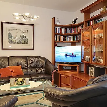 Апартаменты Haffblick 01 *